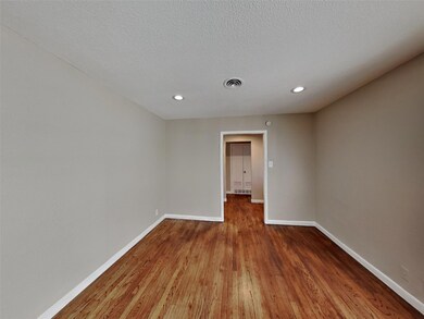 209 Bedford Ct E, Bedford, TX 76022 - photo 2