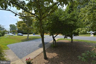 3907 Whispering Ln, Falls Church, VA 22041 - photo 4