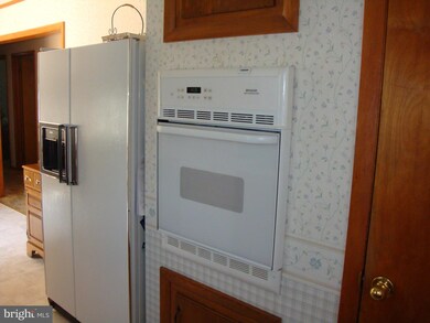 380 Hade St, Greencastle, PA 17225 - photo 4