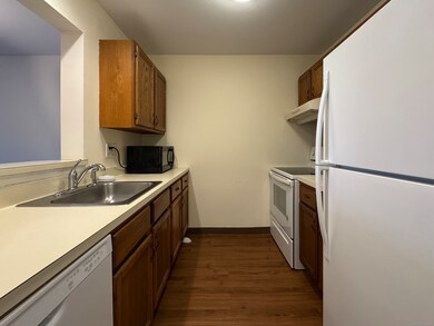 136 Pembroke Rd unit 101, Danbury, CT 06811 - photo 7