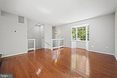 2362 Hunters Square Ct, Reston, VA 20191 - photo 4