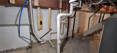 1211 S 24th St, Saint Joseph, MO 64507 - photo 7