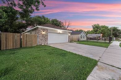 2108 Wavell St, Houston, TX 77088 - photo 3