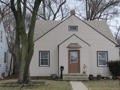 922 W Ridgeland Ave, Waukegan, IL 60085 - photo 2