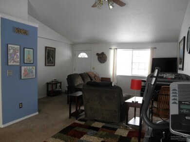 3142 SW Reindeer Ct, Redmond, OR 97756 - photo 5