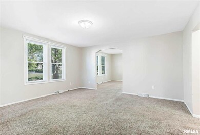 1330 N Fillmore St, Davenport, IA 52804 - photo 6