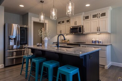 4417 SW Brandywine Ln, Topeka, KS 66610 - photo 3