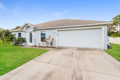 002-photo-front-view-9746376