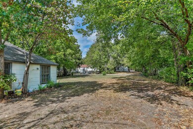 1321 E Tennie St, Gainesville, TX 76240 - photo 4