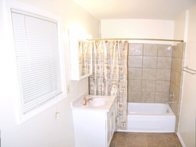 1030 W 14th St, Davenport, IA 52804 - photo 5
