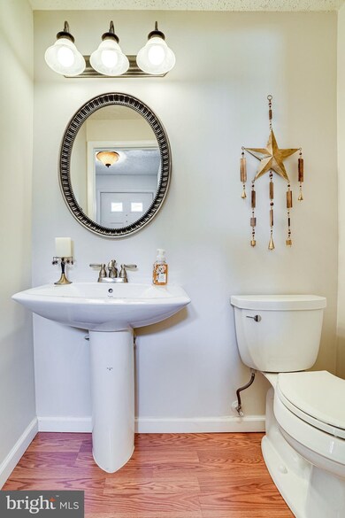 8639 Spring Creek Ct, Springfield, VA 22153 - photo 7