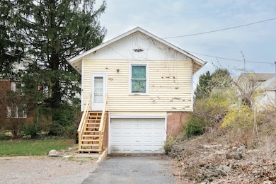 352 Mauch Chunk St, Nazareth, PA 18064 - photo 5