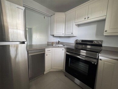 9235 Lagoon Place unit 310, Davie, FL 33324 - photo 3