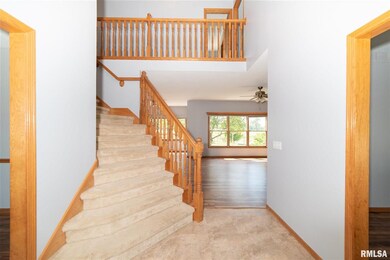 5225 Shawnee Dr, Davenport, IA 52804 - photo 2