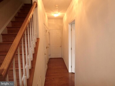 25333 Crossfield Dr, Chantilly, VA 20152 - photo 3