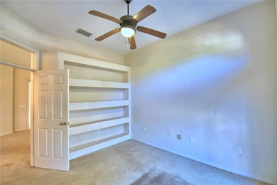 Office room / Built in bookshelf