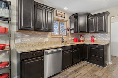 23W039 Hackberry Dr, Glen Ellyn, IL 60137 - photo 6