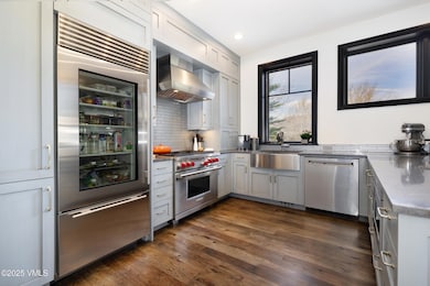 2504_village_th_g4_interior_kitchen_a (1