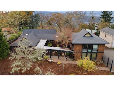 640 SE Summit Dr, Roseburg, OR 97470 - photo 3