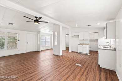 06-Living Area
