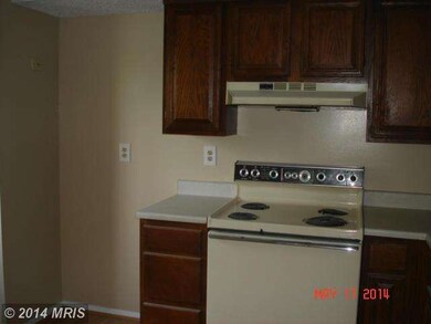 8651 Rising Creek Ct, Springfield, VA 22153 - photo 6