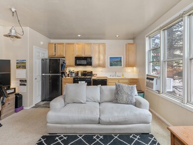 629 W Colorado Avenue Unit A-002-002-Liv
