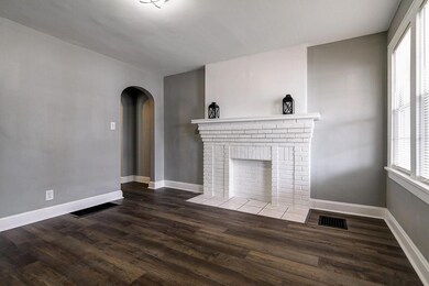 39 W Markison - Living Room