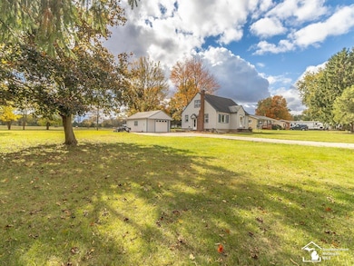 559 E Erie Rd, Temperance, MI 48182 - photo 3