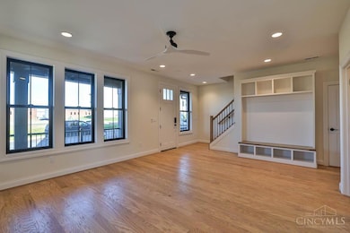 2913 Three Oaks Ln, Cincinnati, OH 45209 - photo 3