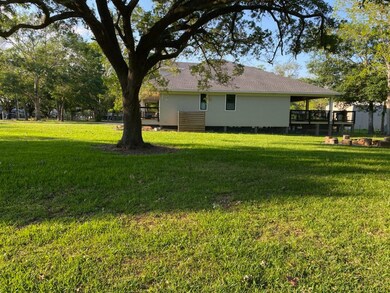 208 N Shirley St, Alvin, TX 77511 - photo 4