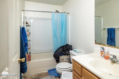 06-Unit 1 Bathroom_DMD_9963