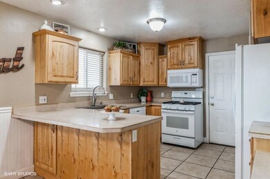 06_4425MarshalTrl_5_Kitchen_LowRes