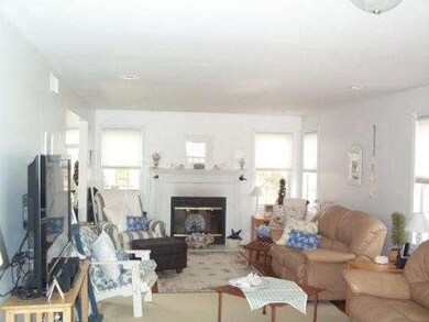 5 Everett St, South Dartmouth, MA 02748 - photo 4