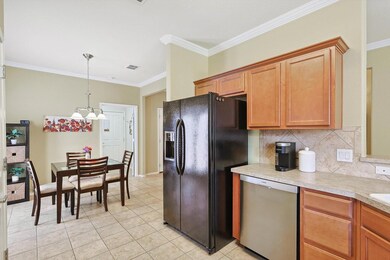 Kitchen with tasteful backsplash, hanging light fi