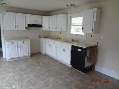 131 E Beech St, Cedar Springs, MI 49319 - photo 3