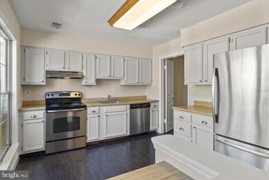 5877 Rowanberry Dr, Elkridge, MD 21075 - photo 7