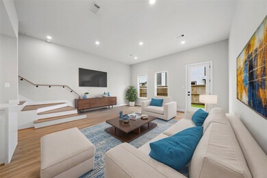 5821 Francis Oak Ln, Houston, TX 77091 - photo 2