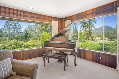 337 NE Scenic Dr, Grants Pass, OR 97526 - photo 4