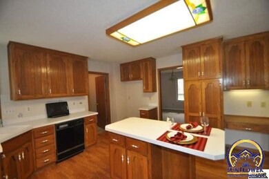 3807 SW Lincolnshire Rd, Topeka, KS 66610 - photo 5