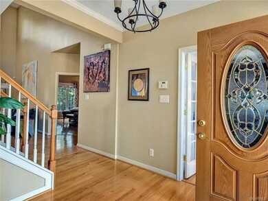 Foyer - Hardwood floors & Crown Molding