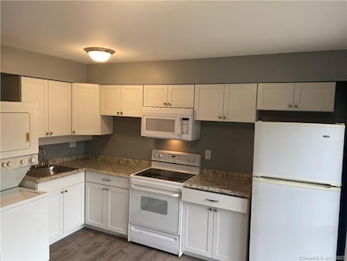 21 Aspetuck Village, New Milford, CT 06776 - photo 4