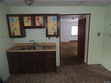 Dine-in kitchen.