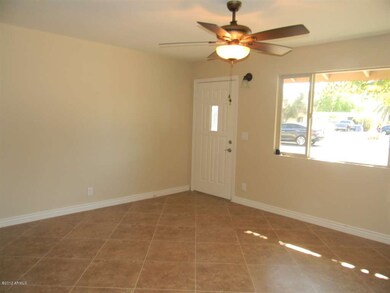 Entry/Livingroom