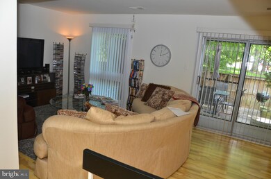 3026 Mission Square Dr, Fairfax, VA 22031 - photo 4