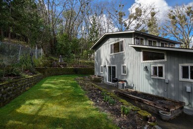 419 NW Pleasant View Dr, Grants Pass, OR 97526 - photo 3