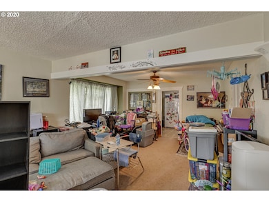 1121 E 9th St, the Dalles, OR 97058 - photo 3