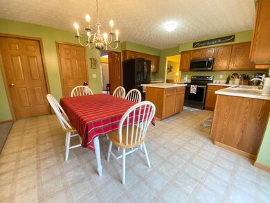 320 Victor Dr, Circleville, OH 43113 - photo 4