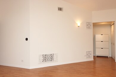 1735 Chesapeake Ln unit 8, Schaumburg, IL 60193 - photo 4