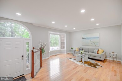 6811 Mclean Province Cir, Falls Church, VA 22043 - photo 3