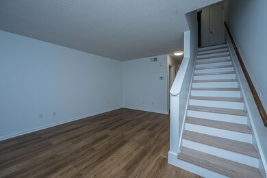 400CrestviewDr003